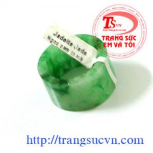 Nhẫn jadeite ngón cái