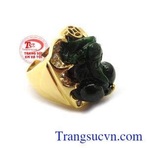 Ngọc cẩm thạch thiên nhiên mang lại nhiều may mắn, sức khỏe cho người đeo. Nhẫn nam tì hưu Jadeite bảo hành 12 tháng, giao hàng nhanh trên toàn quốc