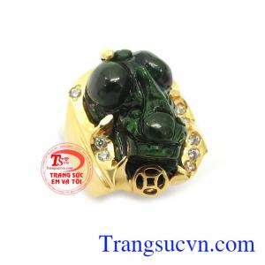 Ngọc cẩm thạch thiên nhiên mang lại nhiều may mắn, sức khỏe cho người đeo. Nhẫn nam tì hưu Jadeite bảo hành 12 tháng, giao hàng nhanh trên toàn quốc