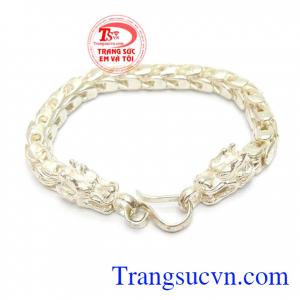 Lắc bạc rồng nam là sản phẩm bạc đẹp được chế tác hình rồng tinh tế, sản phẩm lắc bạc nam được phái mạnh ưa thích
