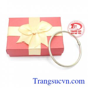Lắc tay nữ xinh xắn là sản phẩm bạc 925, lắc tay nữ bạc kết hợp cham đẹp. Lắc tay nữ xinh xắn, giao hàng nhanh trên toàn quốc