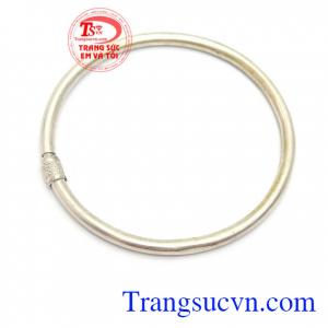 Lắc tay nữ xinh xắn là sản phẩm bạc 925, lắc tay nữ bạc kết hợp cham đẹp. Lắc tay nữ xinh xắn, giao hàng nhanh trên toàn quốc