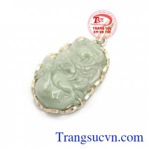 Mặt dây ngọc rồng bay là sản phẩm vòng ngọc cẩm thạch thiên nhiên bọc bạc