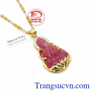 Bộ trang sức dễ dang kết hợp với nhiều trang phục khác nhau