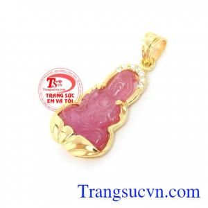 Phật Quan Âm trong phong thủy là biểu tượng mang lại bình an, thánh thiện, hướng phật và đem tới bình an cho người đeo