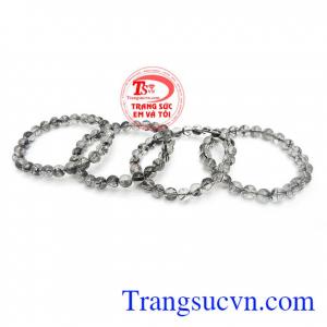 Thạch anh tóc đen 7 ly mang lại may mắn cho người đeo, mang lại cảm giác thư thái, giúp người đeo ngủ ngon hơn