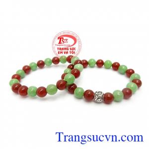 Chuỗi ngọc cẩm thạch và mã não là sản phẩm đẹp có charm bạc xinh xắn