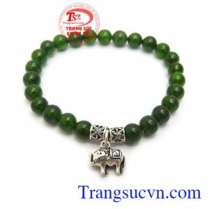 Chuỗi vòng tay diopside là sản phẩm đá thiên nhiên, màu xanh lá cây kết hợp cùng charm bạc hoặc charm bạc si vàng đẹp