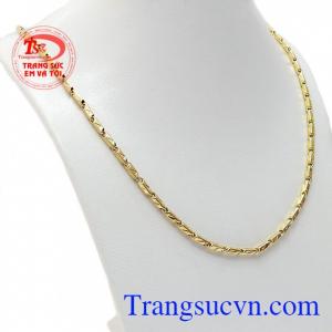 Các chi tiết được chạm khắc tỉ mỉ, hài hòa
