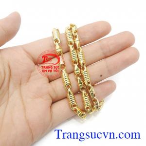 Khách hàng có thể kết hợp với mặt dây để làm mới phong cách 