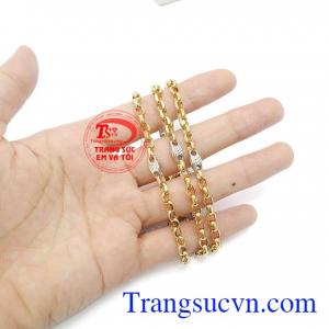 Sản phẩm Dây chuyền được kết hợp từ hai loại vàng trắng và vàng màu để tăng thêm điểm nhấn cho sản phẩm. nhập khẩu từ Italy