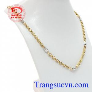 Dây chuyền nam phong cách Italy vàng 10k được chế tác theo phong cách Italy, nơi nổi tiếng với các thiết kế dây chuyền độc đáo, đầy tính sáng tạo.