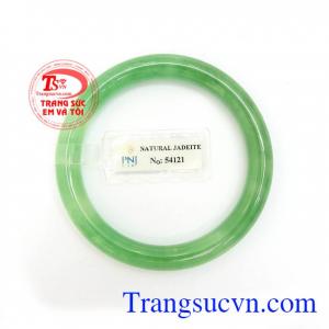 Vòng Ngọc Cẩm Thạch Chiêu Tài chứa nguồn năng lượng dồi dào, có tác dụng tốt cho sức khỏe, mang lại may mắn, tài lộc và bình an cho chủ nhân