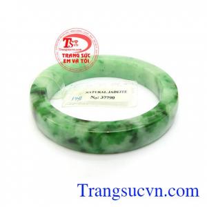 Vòng Ngọc Bản Vuông May Mắn đeo hợp thời trang và phong thủy