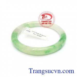 Vòng Ngọc Cẩm Thạch Bình An đeo đẹp, hợp phong thủy, có tác dụng trừ tà, mang bình an, tài lộc và hạnh phúc cho người đeo