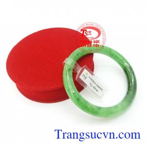 Vòng ngọc cẩm thạch trong phong thủy có tác dụng mang lại bình an, may mắn và hạnh phúc cho người đeo