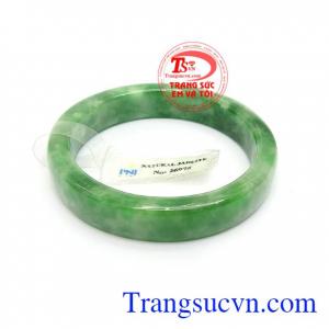 Vòng ngọc đeo hợp phong cách phái đẹp