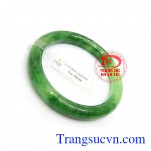 Vòng Ngọc Cẩm Thạch Cát Khí đeo hợp thời trang và phong thủy phái đẹp