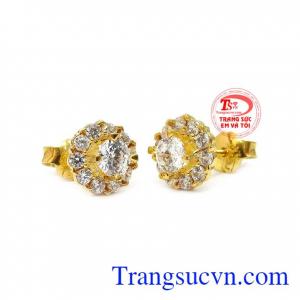 Bông tai gắn đá CZ tạo điểm nhấn giúp cho người đeo tỏa sáng