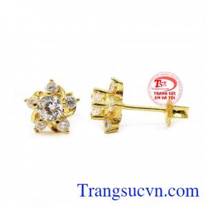Sản phẩm được chế tác từ vàng 10k và đá CZ