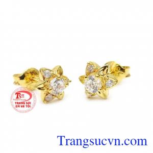 Hoa tai được chế tác từ vàng tây 10k và đá CZ lấp lánh bền đẹp