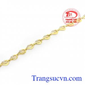 Lắc Tay Vàng Tây May Mắn chế tác bằng vàng 10k bền đẹp, chất lượng, lắc tây vàng tây kiểu dáng trang nhã, phù hợp phong cách thời trang