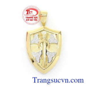 Mặt Dây Khiên Vàng Cá Tính kiểu dáng thời trang, tinh xảo, tôn lên sự cá tính, mạnh mẽ và phong cách cho phái mạnh