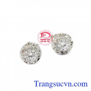 Hoa tai được chế tác từ vàng tây 10k cùng đá nhân tạo