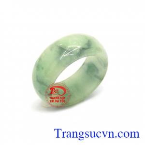 Nhẫn ngọc cẩm thạch nam đẹp là sản phẩm nhẫn ngọc cẩm thạch nam sang trọng, mạnh mẽ