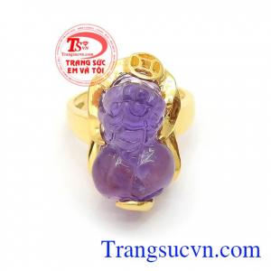 Nhẫn Tỳ Hưu Tài Lộc Thịnh Vượng với biểu tượng tỳ hưu có tác dụng chiêu tài, tác lộc, mang may mắn bình an