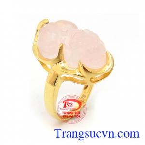 Nhẫn Tỳ hưu không chỉ mang vẻ đẹp sang trọng quý phái, tỳ hưu còn là linh vật luôn mang lại may mắn, tài lộc, của cải và bình an