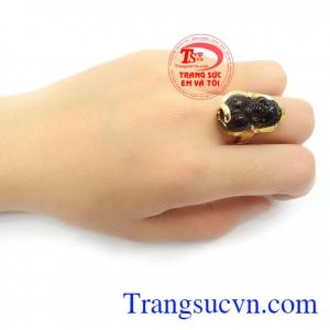 Tỳ hưu trong phong thủy có tác dụng giải trừ tà khí, chiêu tài lộc, mang bình an, tài lộc và thịnh vượng