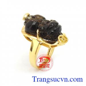 Tỳ hưu trong phong thủy có tác dụng giải trừ tà khí, chiêu tài lộc, mang bình an, tài lộc và thịnh vượng