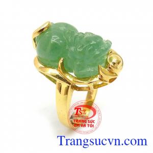 Tỳ hưu có tác dụng giải trừ tà khí, chiêu tài lộc, may mắn, mang lại bình an, hạnh phúc 