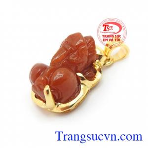 Mặt Tỳ hưu chạm khắc tinh xảo, sắc nét, mang lại sự sang trọng, tinh tế, mặt dây Tỳ hưu có tác dụng giải trừ tà khí, chiêu tài lộc, mang lại bình an và may mắn