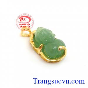 Tỳ hưu trong phong thủy là biểu tượng cho tài lộc, may mắn, giải trừ tà khí, mang lại cuộc sống bình an, hạnh phúc cho người đeo