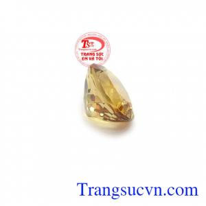 Viên thạch anh vàng đẹp là sản phẩm thạch anh đẹp, có độ trong cao, sản phẩm thích hợp để gắn vào nhẫn, mặt dây chuyền, lắc tay