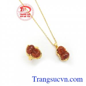 Tỳ hưu có tác dụng giải trừ tà khí, chiêu tài lộc, mang lại bình an và hạnh phúc cho người đeo