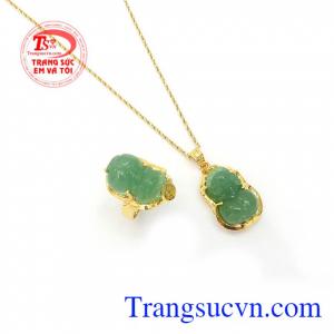 Bộ trang sức kết hợp tinh tế, thời trang