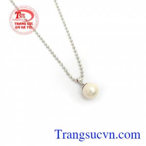 Bộ dây ngọc trai kiểu dáng mới lạ, màu sắc độc đáo