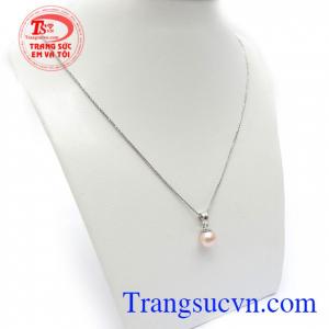 Bộ Dây Ngọc Trai Thời Trang với sự kết hợp độc đáo giữa dây chuyền Ý 10k và mặt dây ngọc trai bền đẹp, chất lượng