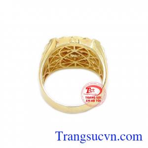 Sản phẩm chế tác từ vàng 10k, kết hợp với đá nhân tạo bền đẹp