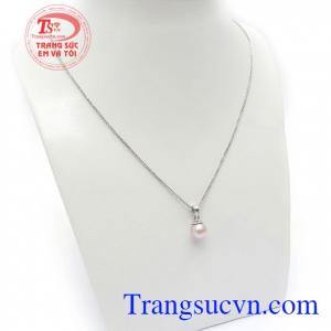 Bộ Dây Chuyền Ngọc Trai Xinh Xắn mang đến sự nhẹ nhàng, sang trọng và cá tính cho phái đẹp