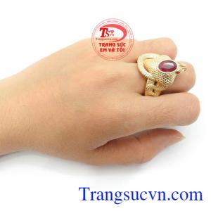 Nhẫn Nam Tuổi Tỵ Mạnh Mẽ kiểu dáng độc đáo, đeo hợp thời trang, mang đến sự mạnh mẽ, cá tính và đẳng cấp phái mạnh