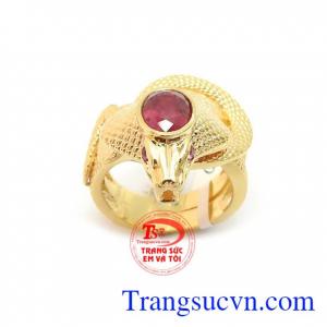 Nhẫn Nam Tuổi Tỵ Mạnh Mẽ kiểu dáng độc đáo, đeo hợp thời trang, mang đến sự mạnh mẽ, cá tính và đẳng cấp phái mạnh