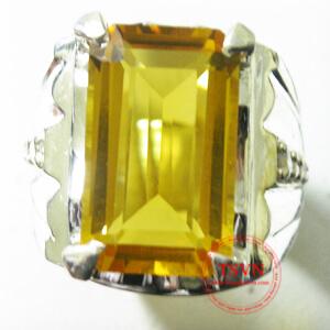 Nhẫn gắn đá quý 