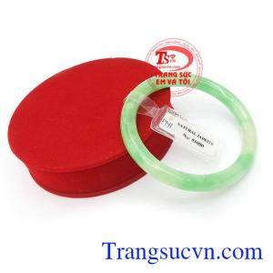 Vòng cẩm thạch tròn đeo đẹp, hợp phong thủy mang lại tiền tài, may mắn, bình an