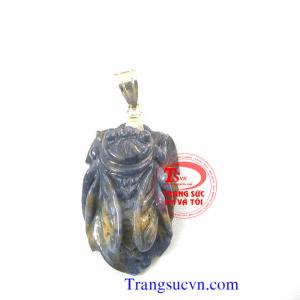 Mặt ve đá quý saphire thiên nhiên được chế tác trên chất liệu:  - Ngọc cẩm thạch thiên nhiên 100%  - Móc được làm bằng bạc ta  - Bán toàn quốc  - Thanh toán an toàn  - Giao hàng tận nơi và thanh toán khi nhận hàng.