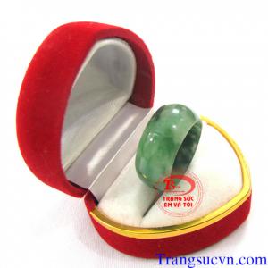 Nhẫn ngọc Jadeite thiên nhiên cát tường