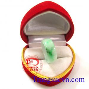 Nhẫn ngọc cẩm thạch thiên nhiên Jadeite